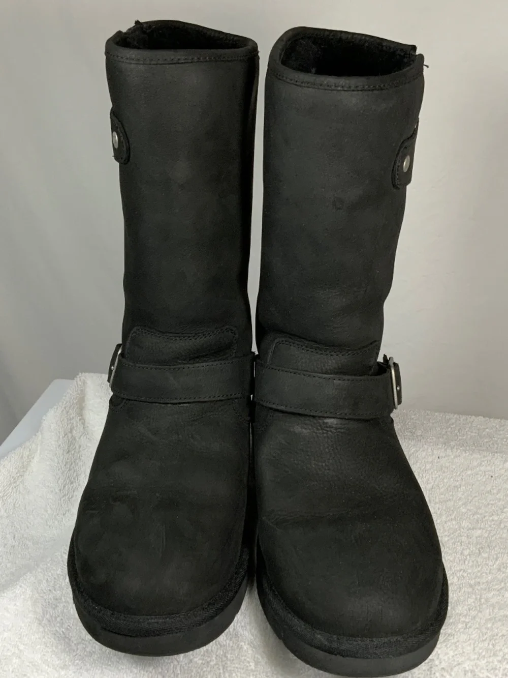 UGG see work 1005374